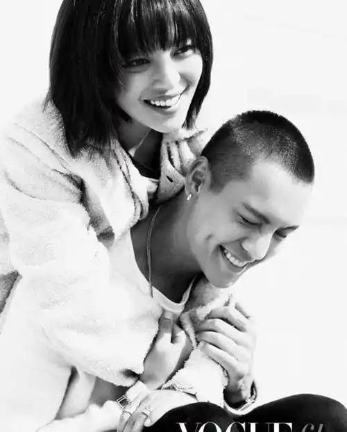 辛芷蕾陈伟霆合体《一己之恋》,吻戏深情好上头,网友:在一起吧_杂志