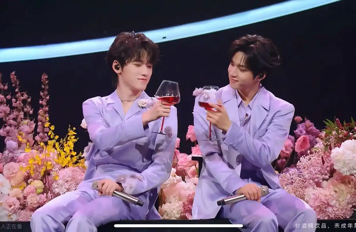 时代少年团 #宋亚轩 #刘耀文 #碗盆 #文轩 啊啊啊啊, - 抖音