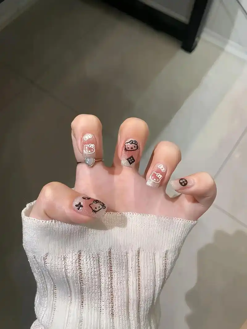 超可爱的猫咪短款美甲2024高级显白氛围感冰透百搭