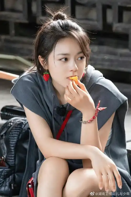 赵今麦花少做饭剧照##花儿与少年