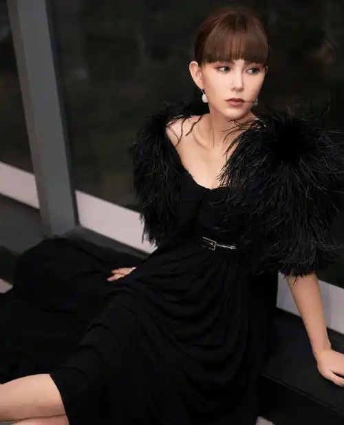 时尚女神昆凌齐刘海美艳动人写真,高清图片-壁纸族