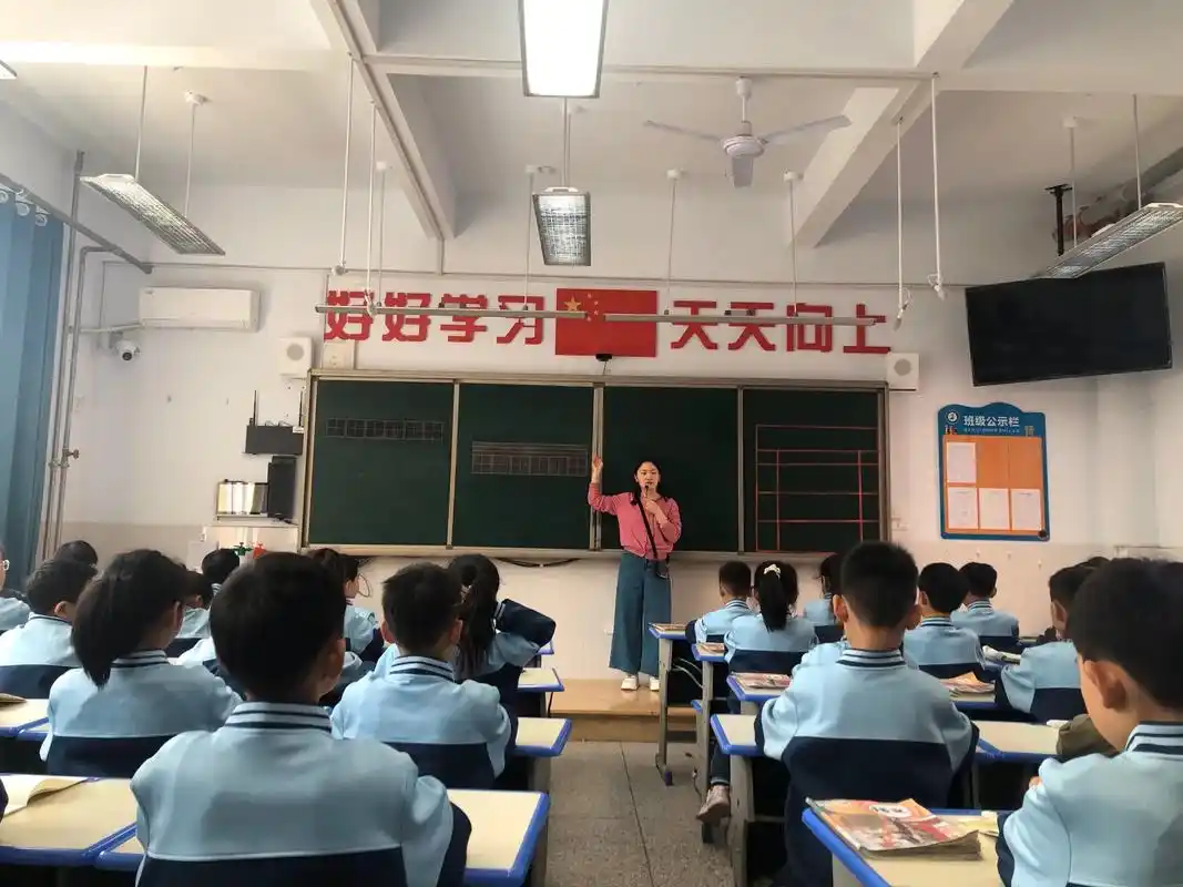 今早办公室老师们都吐槽学生们状态都不好,等着放清明假😢,个个上课