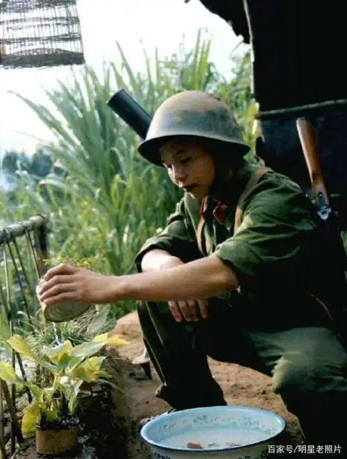 对越反击战老兵珍藏的照片,看解放军和越军肉搏战!