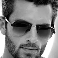 络腮胡子大叔头像霸气范儿叼烟的成熟大叔头像