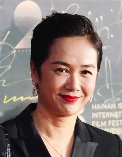 蒋雯丽风韵十足更有女人味