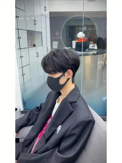 氛围感碎盖发型