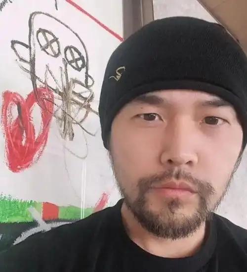 周杰伦晒20年前旧照,帅气逼人的日系风格,你还记得吗?