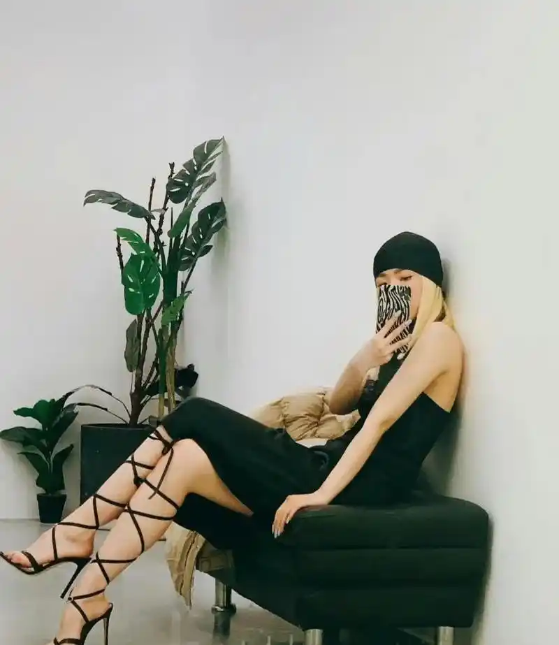 孟美岐~ 绑腿高跟凉鞋,美jio