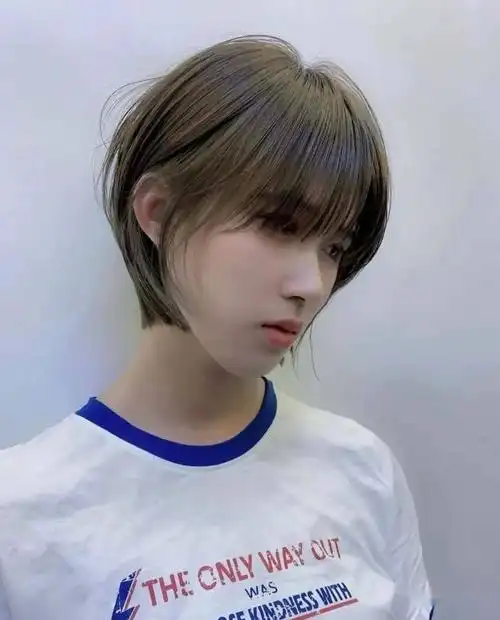 2020流行撇耳超短发