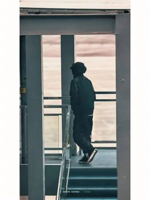 看到这张背影瞬间破防这几天肯定不好过吧#刘耀文  #时代少年团刘耀文