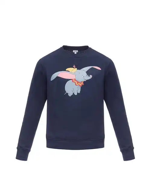 该灵感源于经典迪士尼卡通形象小飞象的胶囊系列,是loewe罗意威2019