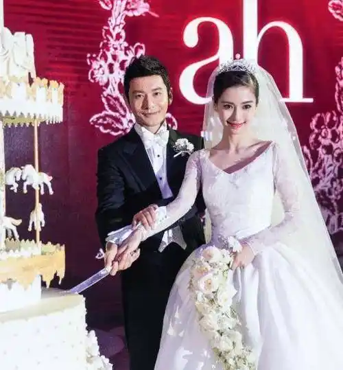 你还记得baby当年向黄晓明表白的微博吗虽只有4个字但却超甜