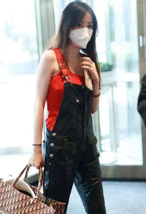 潘玮柏娇妻宣云现身酒店无滤镜颜值变化大头发稀疏赘肉明显