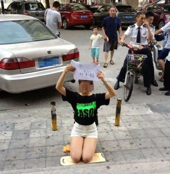 媳妇出轨了,大街下跪求原谅,我该原谅她么?