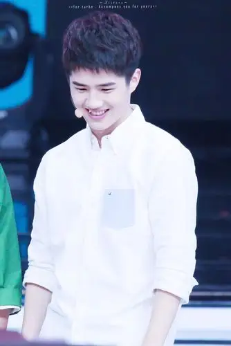 虎牙弟弟图片cr 微博 @sisters_刘昊然姐姐站