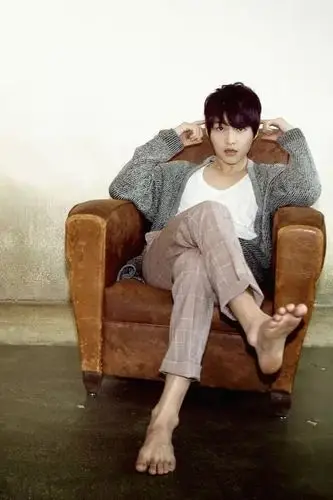 穿衣显瘦脱衣有肉的宋仲基如何迷倒乔妹