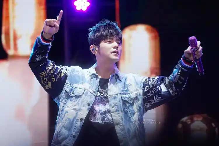 如何评价周杰伦参加麦田音乐节