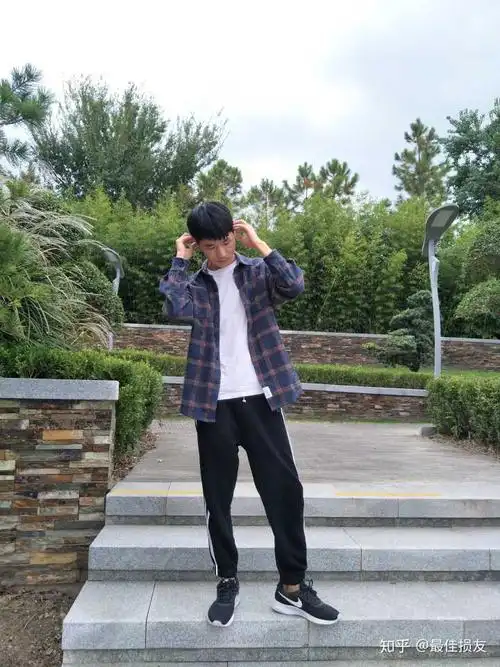 在净身高一米七的男生会显得很矮吗?会影响工作吗?还有找对象呢?