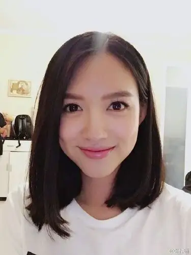 组图:张梓琳产后回归工作 晒女儿大眼萌照 : 张梓琳产后回归工作 晒