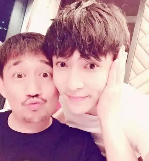 黄磊喜迎50岁生日,心态保持乐观,自信喊话:一切才刚开始_张艺兴_年龄