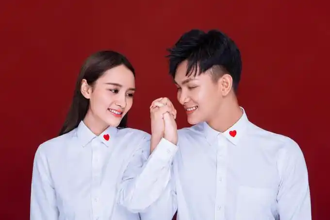 结婚甜蜜登记照110咨询客服领劵