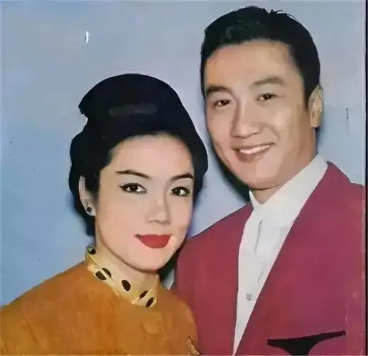 回顾谢贤年近70岁时与20岁少女相恋两千万分手费是否符合规律