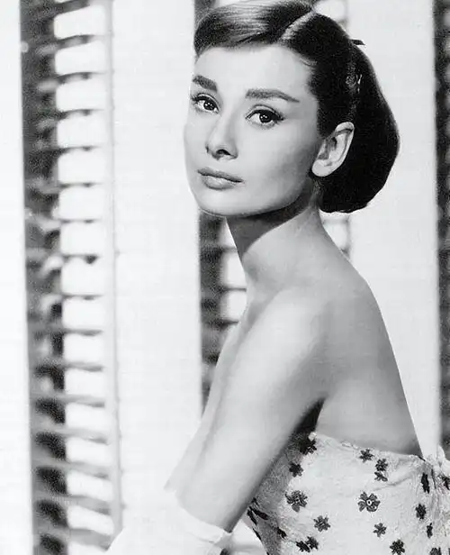 这些惊艳了岁月的美女已经走上了另一条人生道路