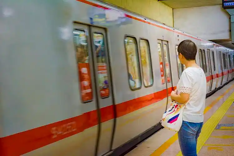 一个人看北京.地铁