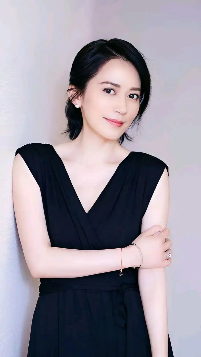 惊鸿仙子俞飞鸿优雅迷人,尽显成熟女性魅力