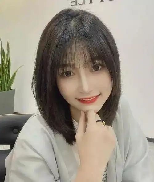 那么,初中女生最火的发型是什么呢?