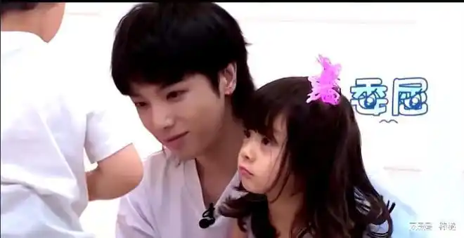 邓紫棋不在隐瞒揭开华晨宇有孩子不结婚的原因