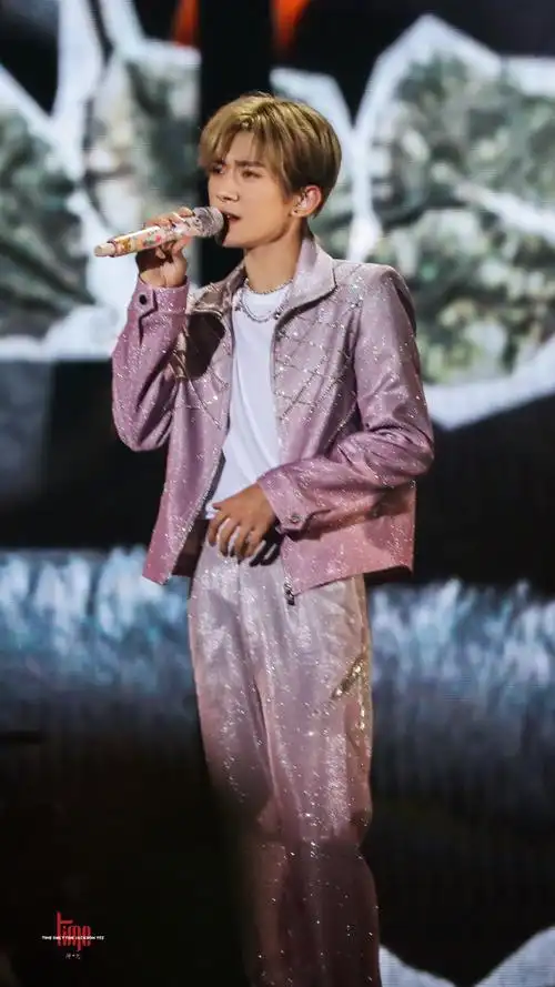 年之约演唱会##易烊千玺眼眶好红#星空下的浪漫@tfboys-易烊千玺西安