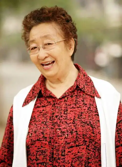 李明启11岁丧父当过清洁工平凡丈夫是她最有力的支撑