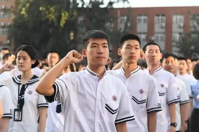 西安铁一中学举行2020秋季开学典礼:《开学第一课》的他是校友