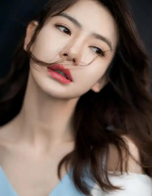 戚薇活动照图片16