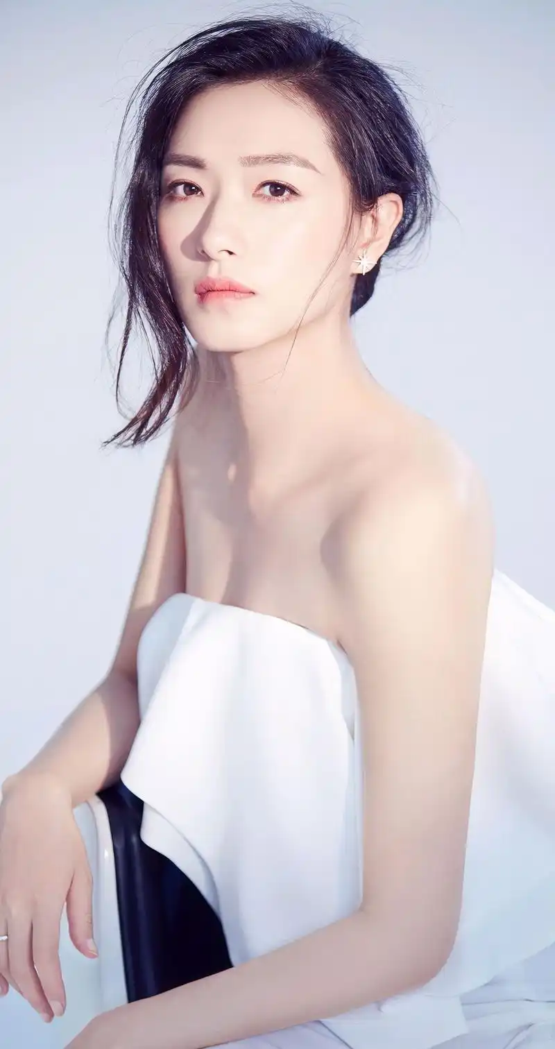 气质女神万茜高清写真,国色天姿,风华绝代