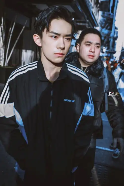 tfboys-易烊千玺  不过每次飞国外行程都好满,辛苦啦期待早日在电影