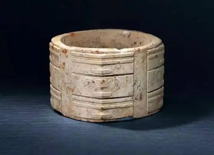 top 1:良渚文化 三层人神兽面纹玉琮