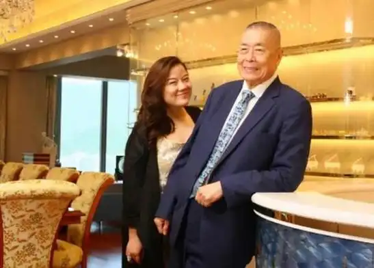 41岁嫁进豪门,44岁为81岁"富豪老公"生下女儿,如今还想要生二胎