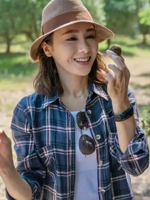 携残疾老公出镜,被指似两代人_黎姿_马廷_弟弟