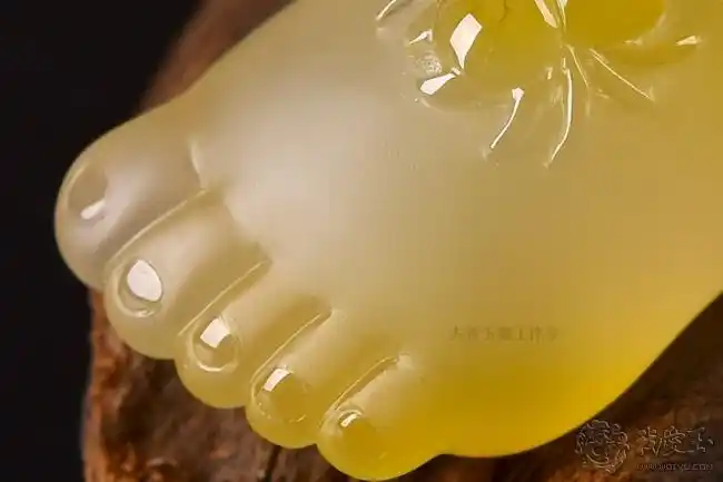 大乘玉雕工作室帝皇玉玛瑙知足常乐脚丫吊坠