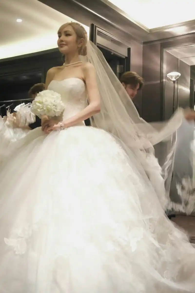 周扬青一个人的婚纱照也很浪漫93