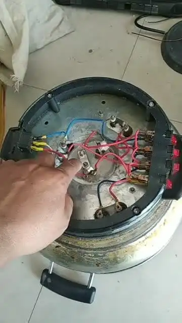 电炒锅灯突然不亮了是这么修的