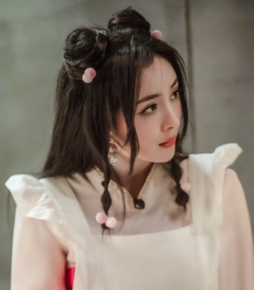 《密逃3》杨幂丸子头造型曝光,生图神似珊璞,34岁状态让人看呆_腾讯