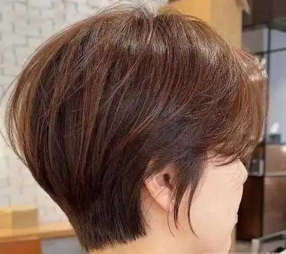 清爽减龄的夏季短发,好看减龄又时髦,特别显脸小_女生_发型_时尚