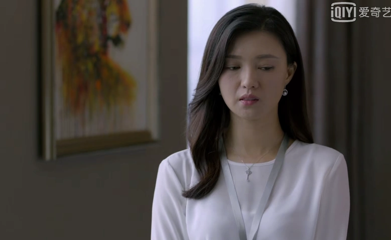 如果岁月可回头朱总秘书林响扮演者傅晶白色衬衫套裙剧照美极了(11)