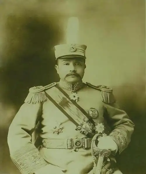 袁世凯临终对儿子说:我死后你不要送葬,用枪打死那个穿红衣之人