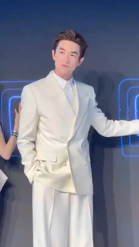 不得不说,林更新的状态真是越来越好了!