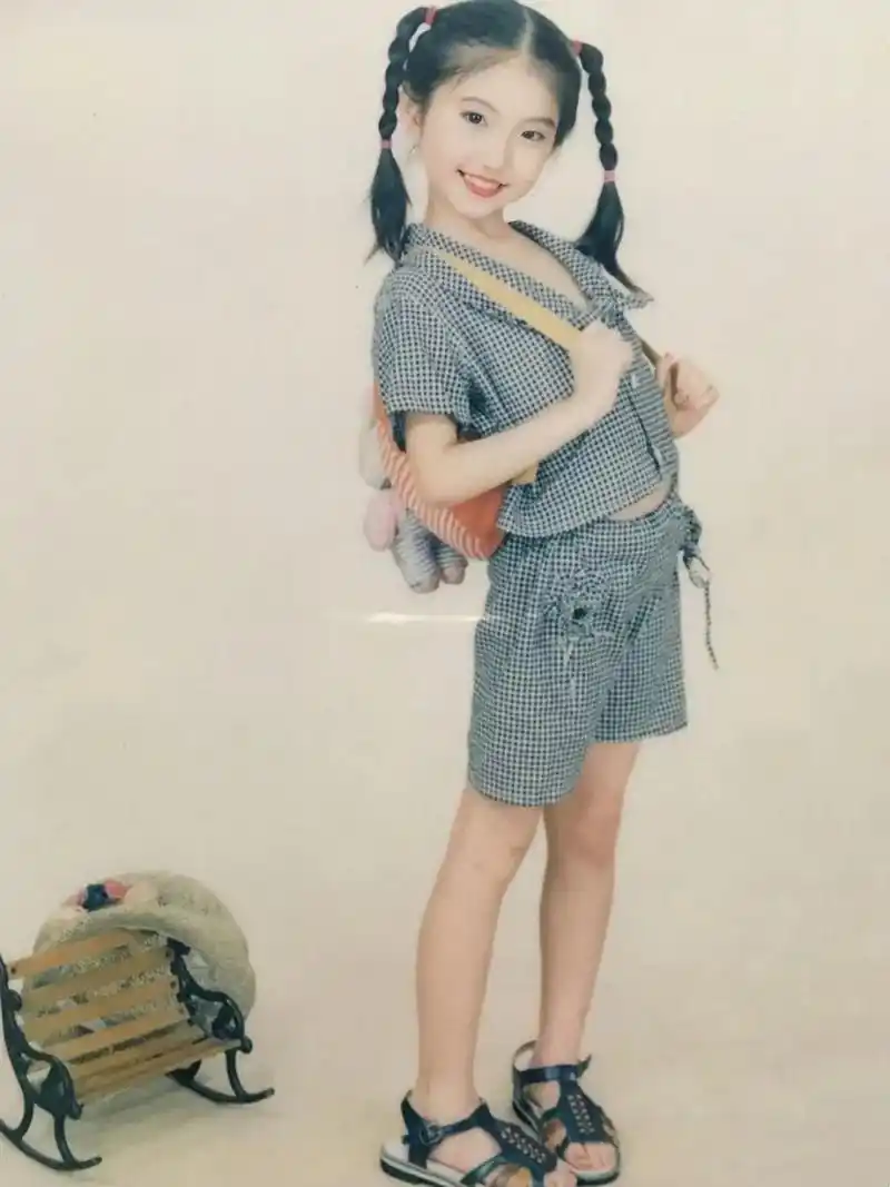 #景甜童年照#从小就是美人胚子的景甜～ 景甜小时候就好漂亮啊,从小到