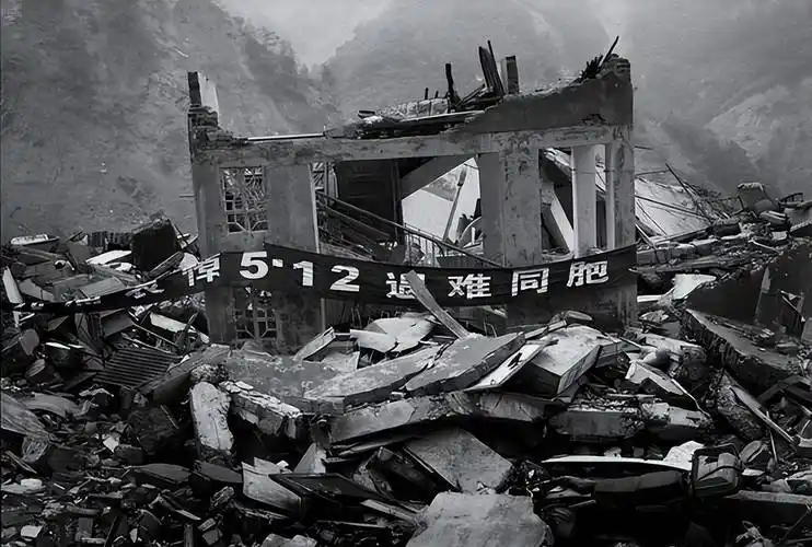 原创汶川地震中的神车只因车牌特殊被公安部门特批入驻纪念馆